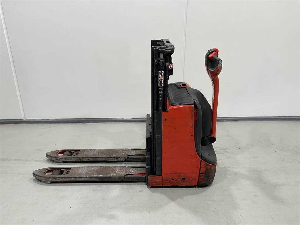 Linde D08 - Stacker: picture 3 Linde D08 - Stacker: picture 3