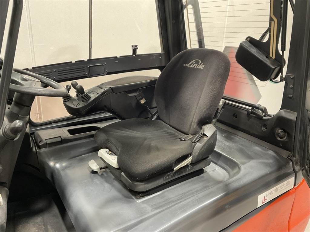 Linde E30 - Electric forklift: picture 5 Linde E30 - Electric forklift: picture 5