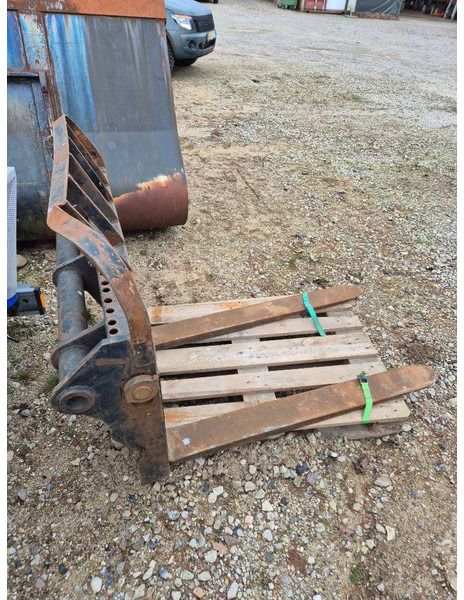Manitou MT1235 // Platform (REMOTE control) // Forks - Telescopic handler: picture 2 Manitou MT1235 // Platform (REMOTE control) // Forks - Telescopic handler: picture 2