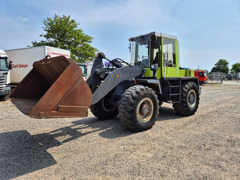 O & K L15 With bucket and quickshift - Wheel loader: picture 1 O & K L15 With bucket and quickshift - Wheel loader: picture 1