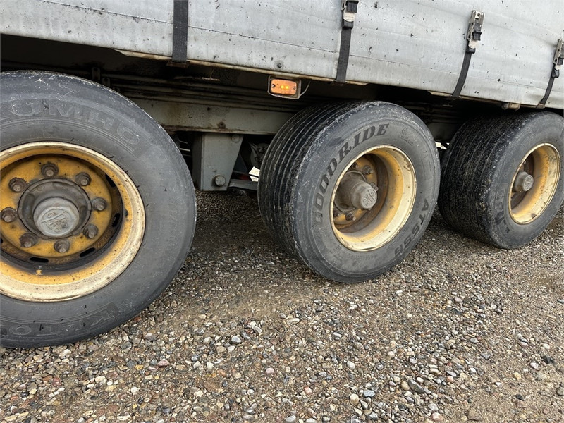 Low loader semi-trailer Schmitz Cargobull Machine transport trailer with bag ramp: picture 6