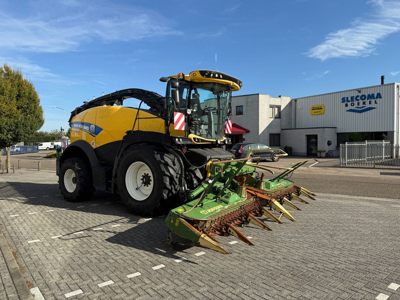 New Holland FR550 Forage Cruiser + Krone Easycollect - Forage harvester: picture 1 New Holland FR550 Forage Cruiser + Krone Easycollect - Forage harvester: picture 1