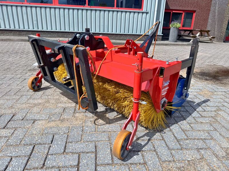 Qmac 150 Veegmachine met Opvangbak - Road sweeper: picture 3 Qmac 150 Veegmachine met Opvangbak - Road sweeper: picture 3
