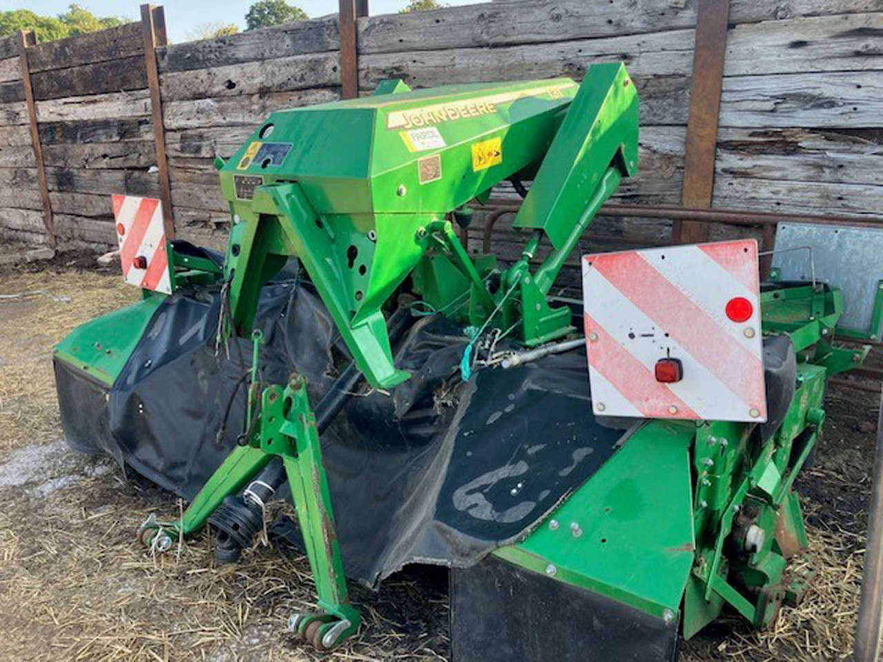 John Deere 131 - Hay and forage equipment: picture 1 John Deere 131 - Hay and forage equipment: picture 1