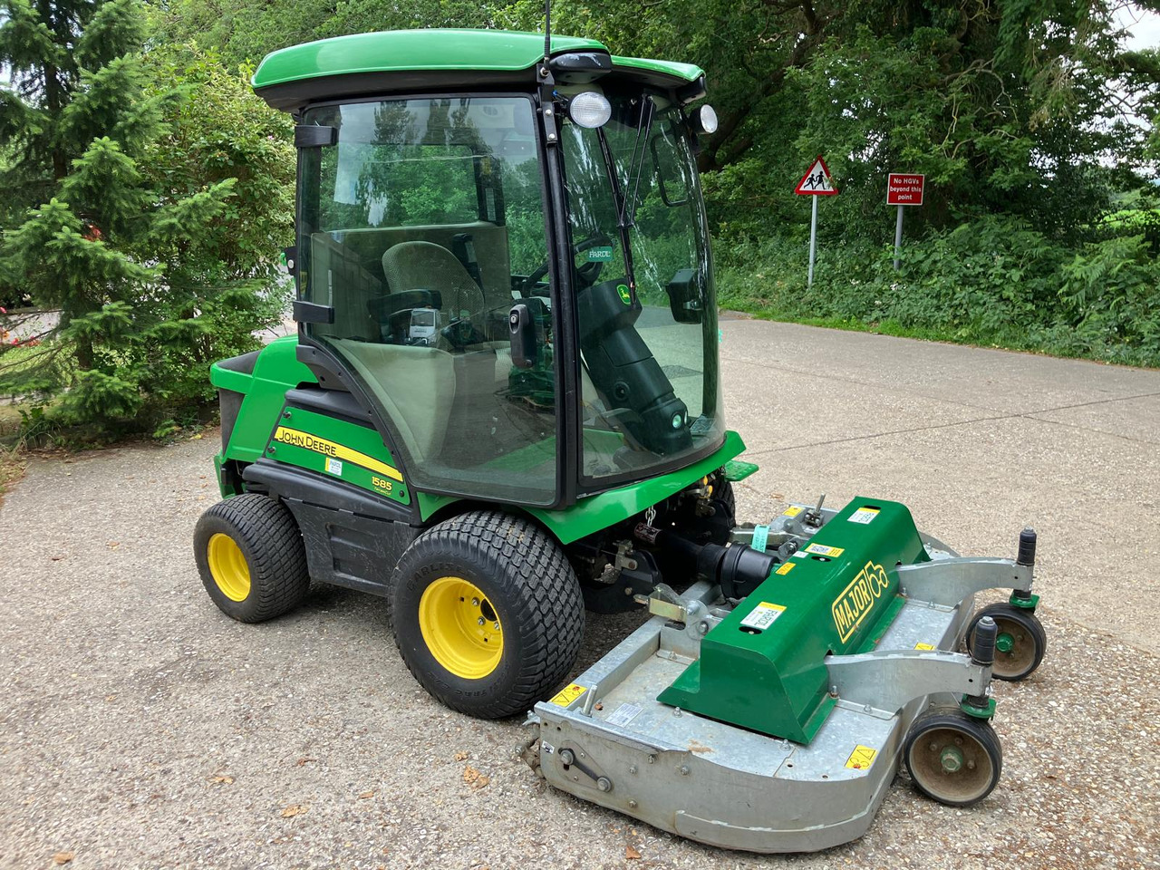 John Deere 1585 out front mower - Garden mower: picture 1 John Deere 1585 out front mower - Garden mower: picture 1