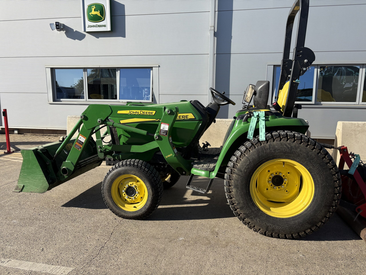 John Deere 3036E compact tractor with Loader - Compact tractor: picture 1 John Deere 3036E compact tractor with Loader - Compact tractor: picture 1