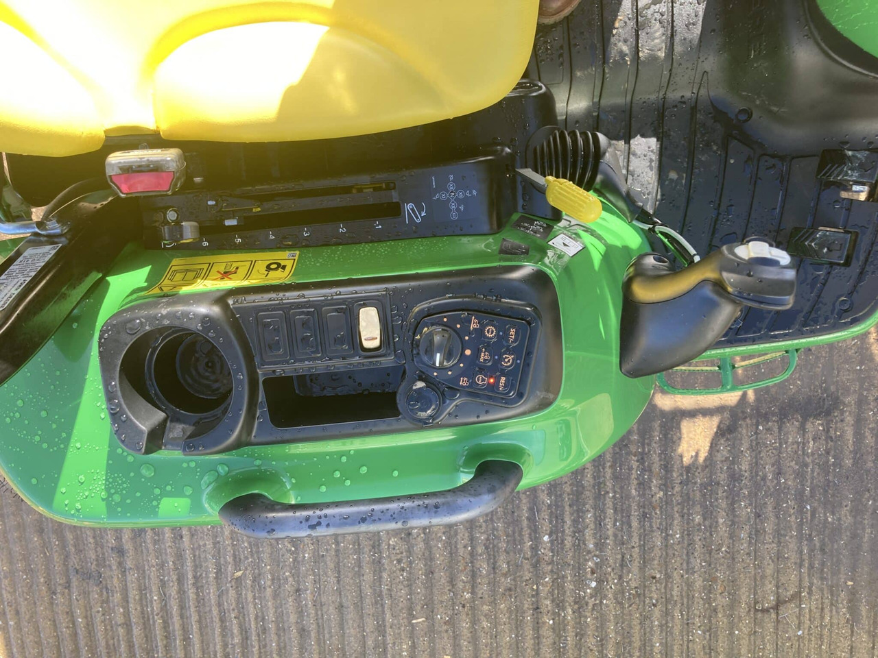 New Compact tractor John Deere 3046R compact tractor: picture 9