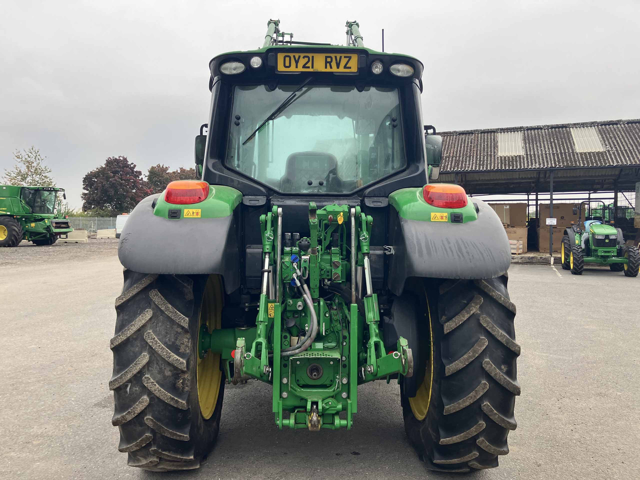 John Deere 6110M - Farm tractor: picture 4 John Deere 6110M - Farm tractor: picture 4