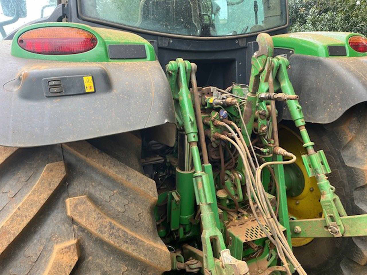 John Deere 6150R - Farm tractor: picture 4 John Deere 6150R - Farm tractor: picture 4