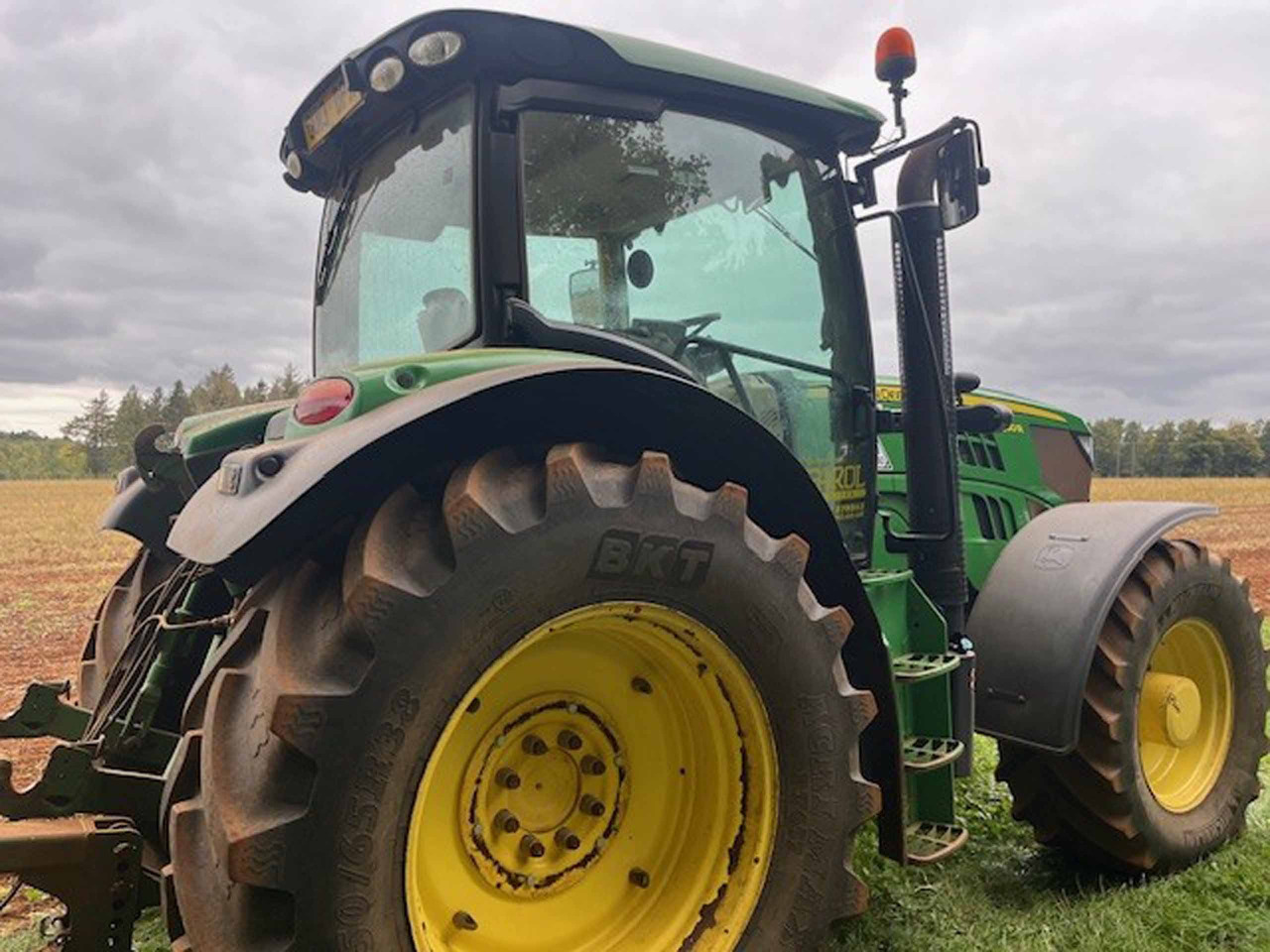 John Deere 6150R - Farm tractor: picture 3 John Deere 6150R - Farm tractor: picture 3