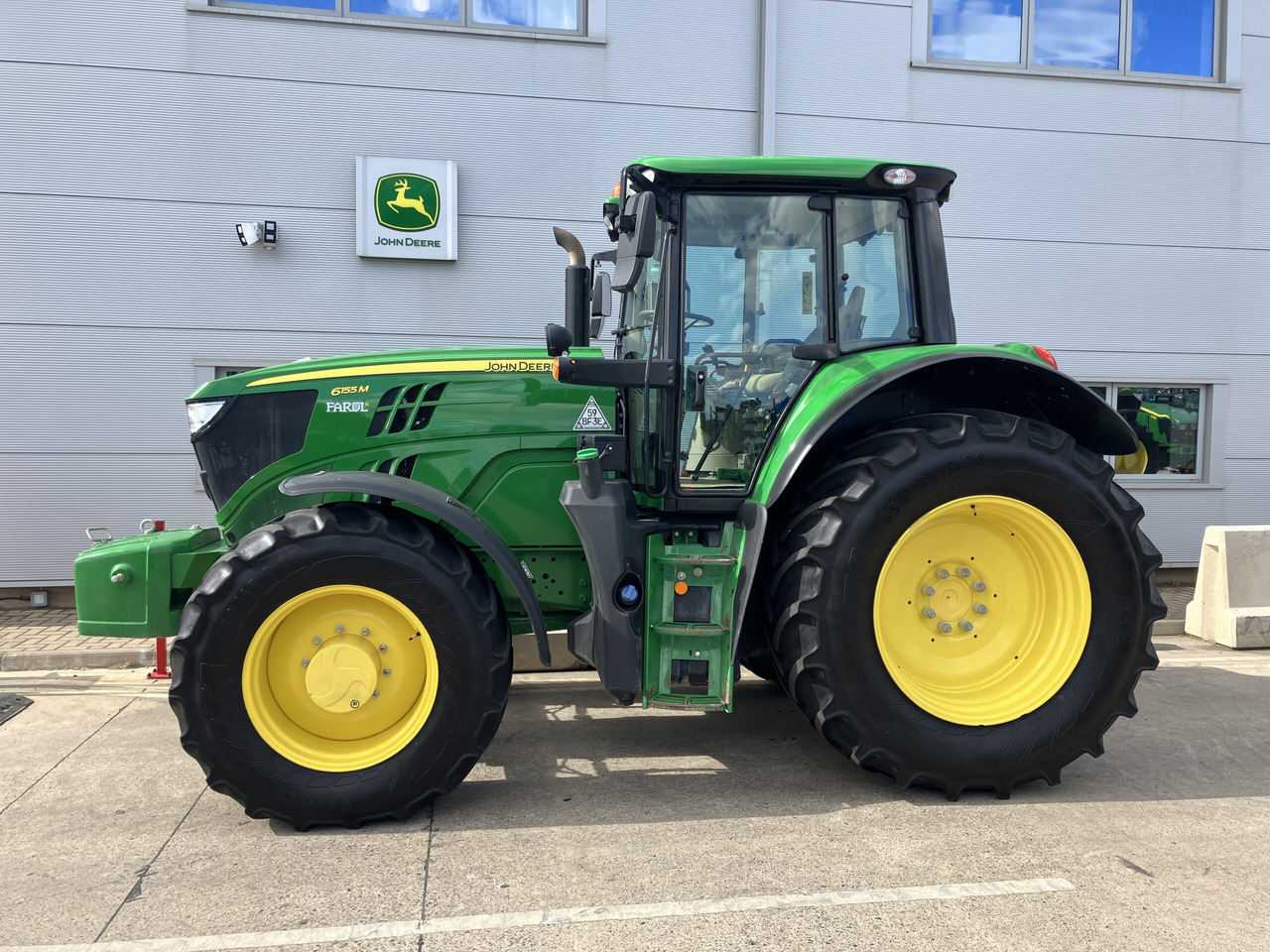 John Deere 6155M - Farm tractor: picture 3 John Deere 6155M - Farm tractor: picture 3