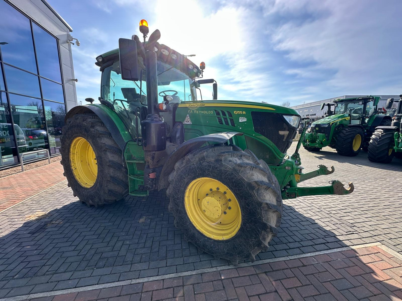 John Deere 6155R - Farm tractor: picture 3 John Deere 6155R - Farm tractor: picture 3