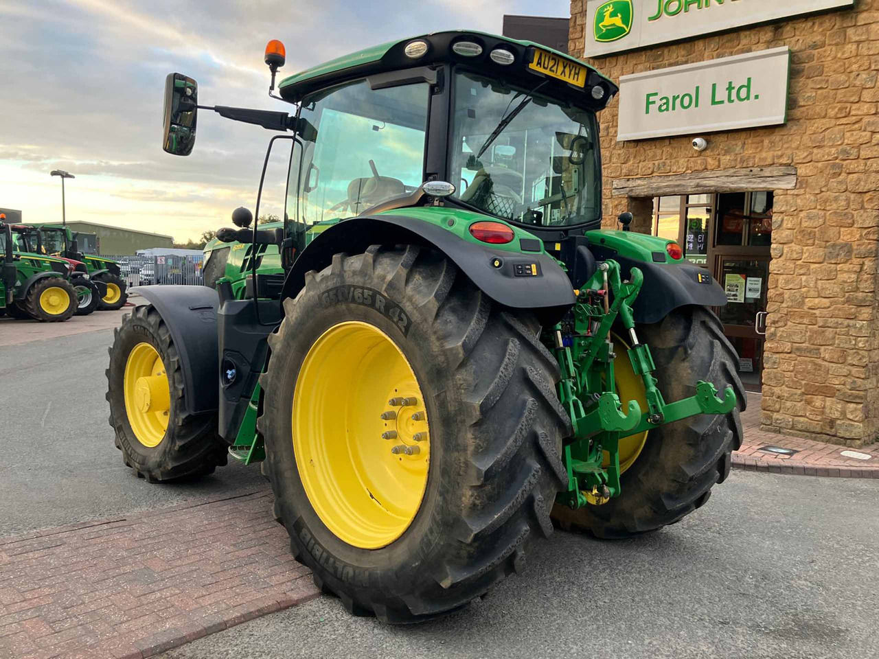 Farm tractor John Deere 6155R: picture 10