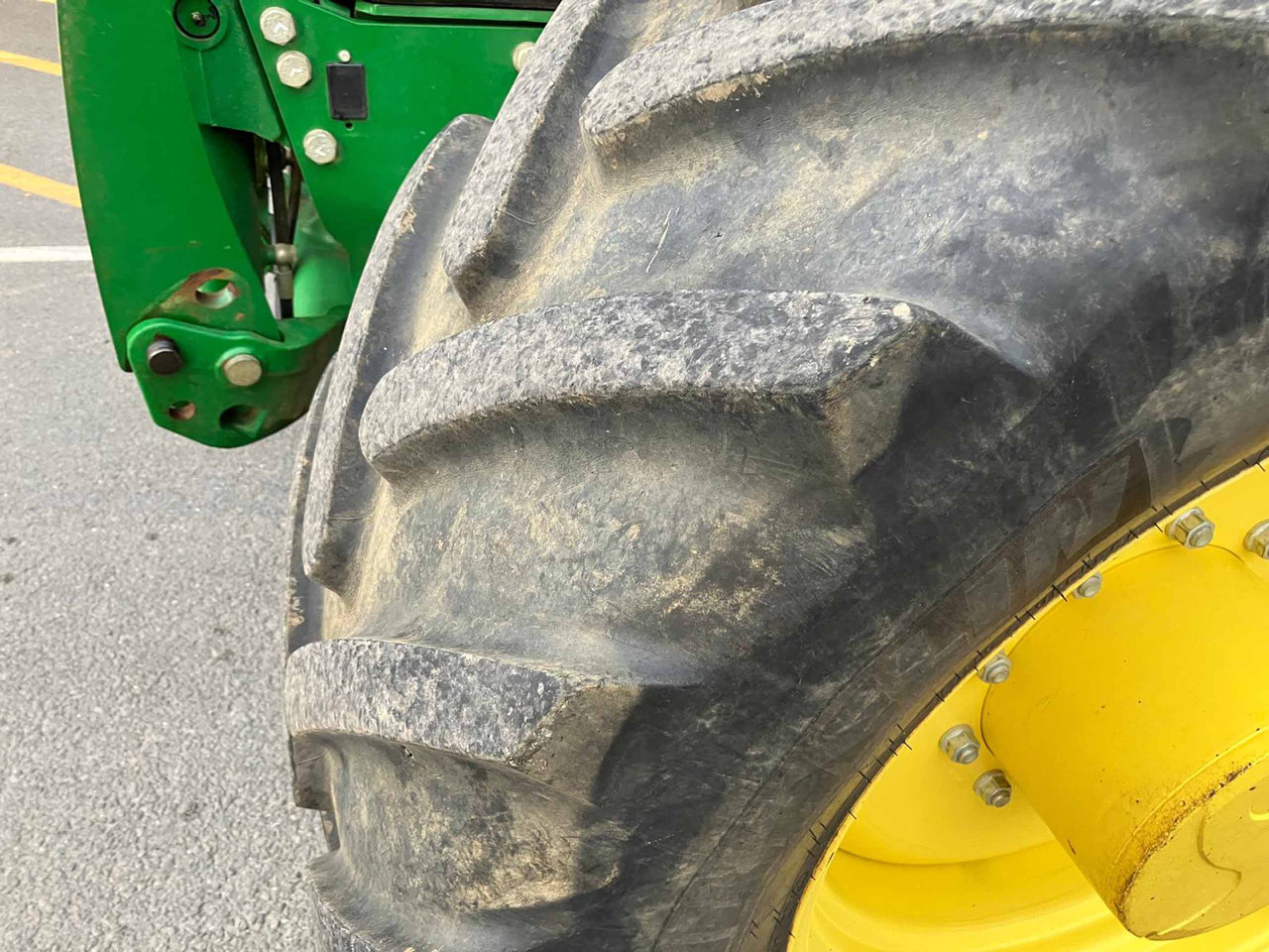 Farm tractor John Deere 6155R: picture 11