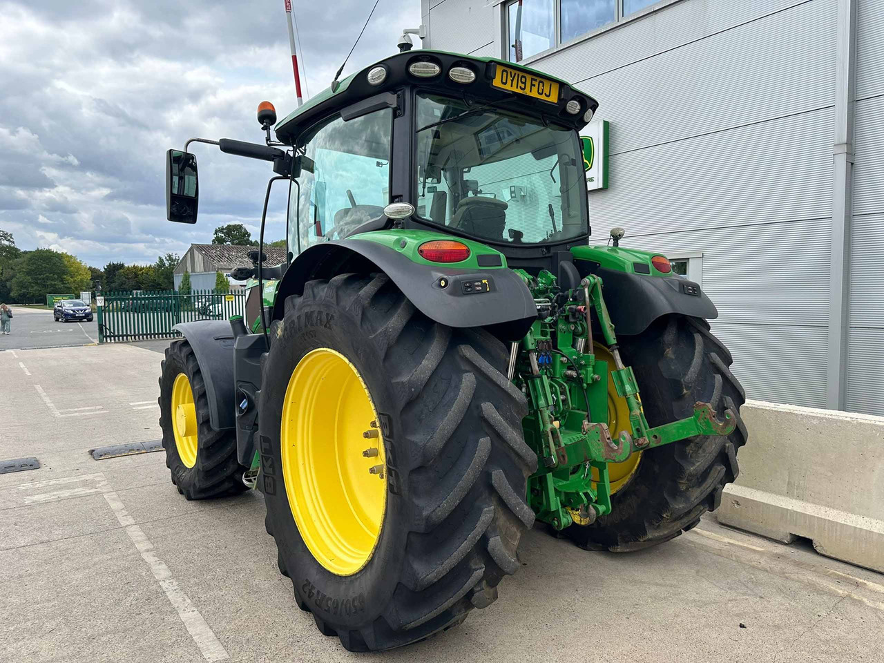 John Deere 6155R - Farm tractor: picture 4 John Deere 6155R - Farm tractor: picture 4