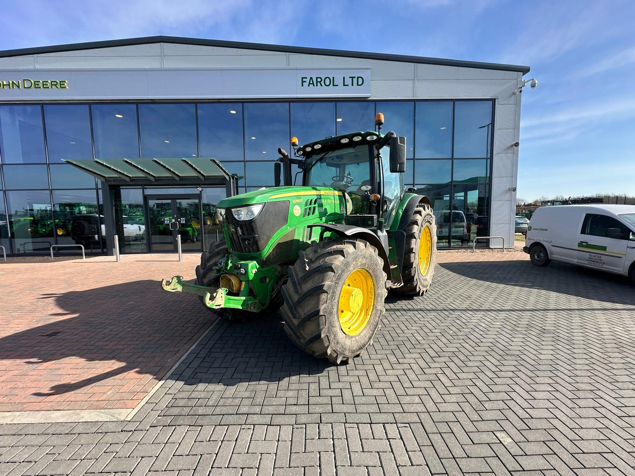 John Deere 6155R - Farm tractor: picture 1 John Deere 6155R - Farm tractor: picture 1