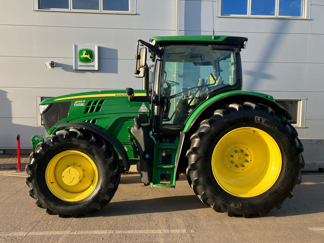 John Deere 6155R - Farm tractor: picture 2 John Deere 6155R - Farm tractor: picture 2