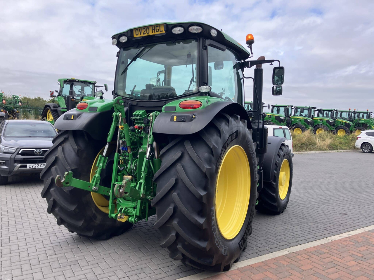 John Deere 6155R - Farm tractor: picture 5 John Deere 6155R - Farm tractor: picture 5