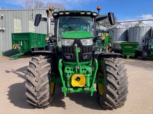 John Deere 6155R - Farm tractor: picture 3 John Deere 6155R - Farm tractor: picture 3