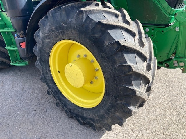 John Deere 6155R - Farm tractor: picture 5 John Deere 6155R - Farm tractor: picture 5