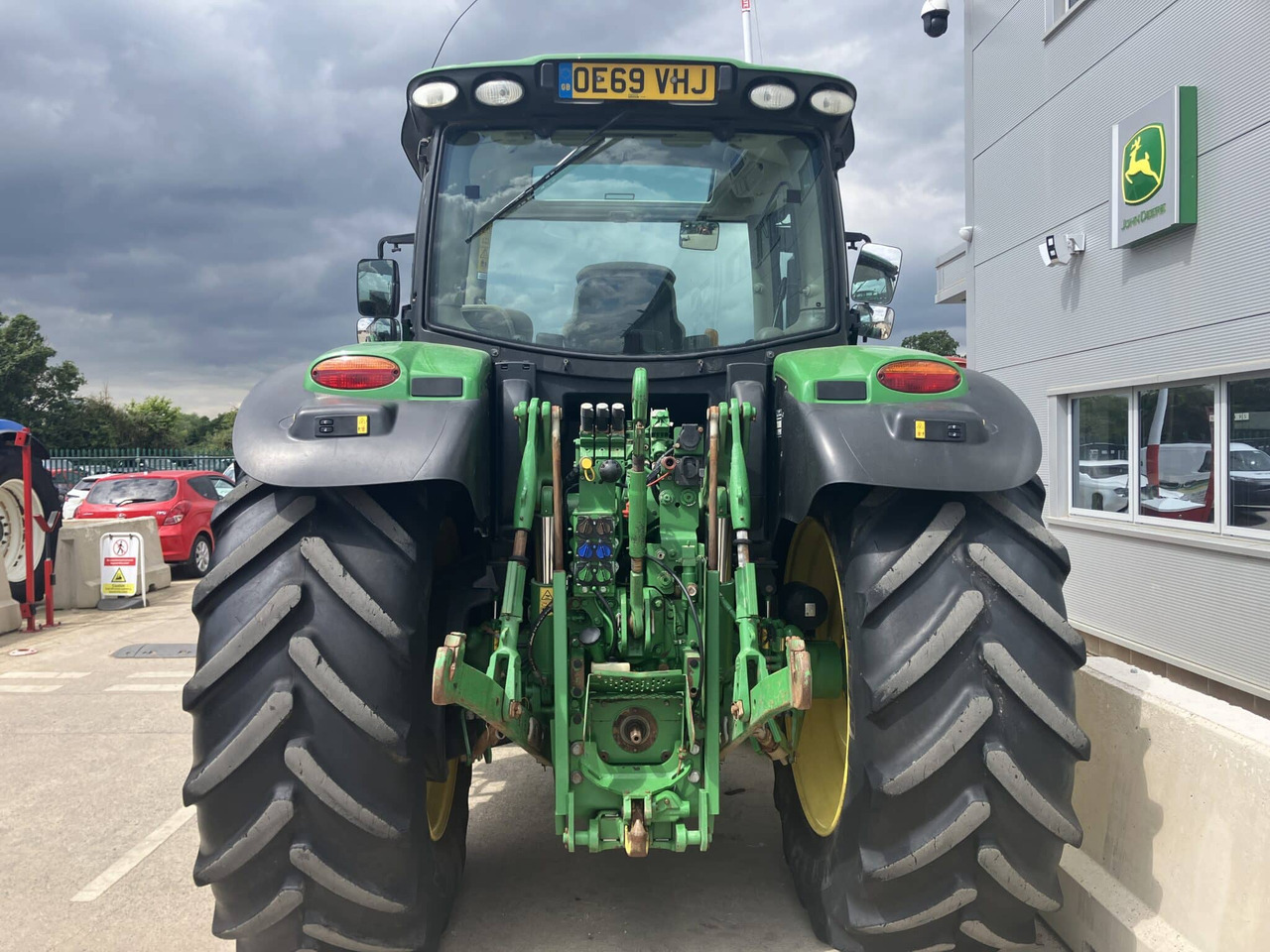 John Deere 6155R - Farm tractor: picture 4 John Deere 6155R - Farm tractor: picture 4