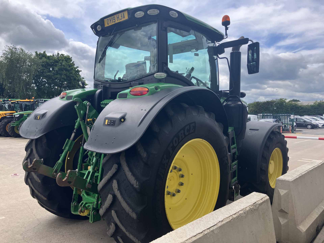 John Deere 6250R - Farm tractor: picture 5 John Deere 6250R - Farm tractor: picture 5