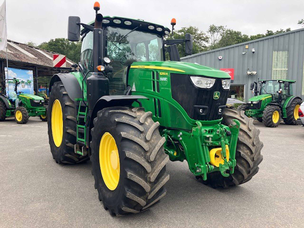 John Deere 6250R - Farm tractor: picture 5 John Deere 6250R - Farm tractor: picture 5