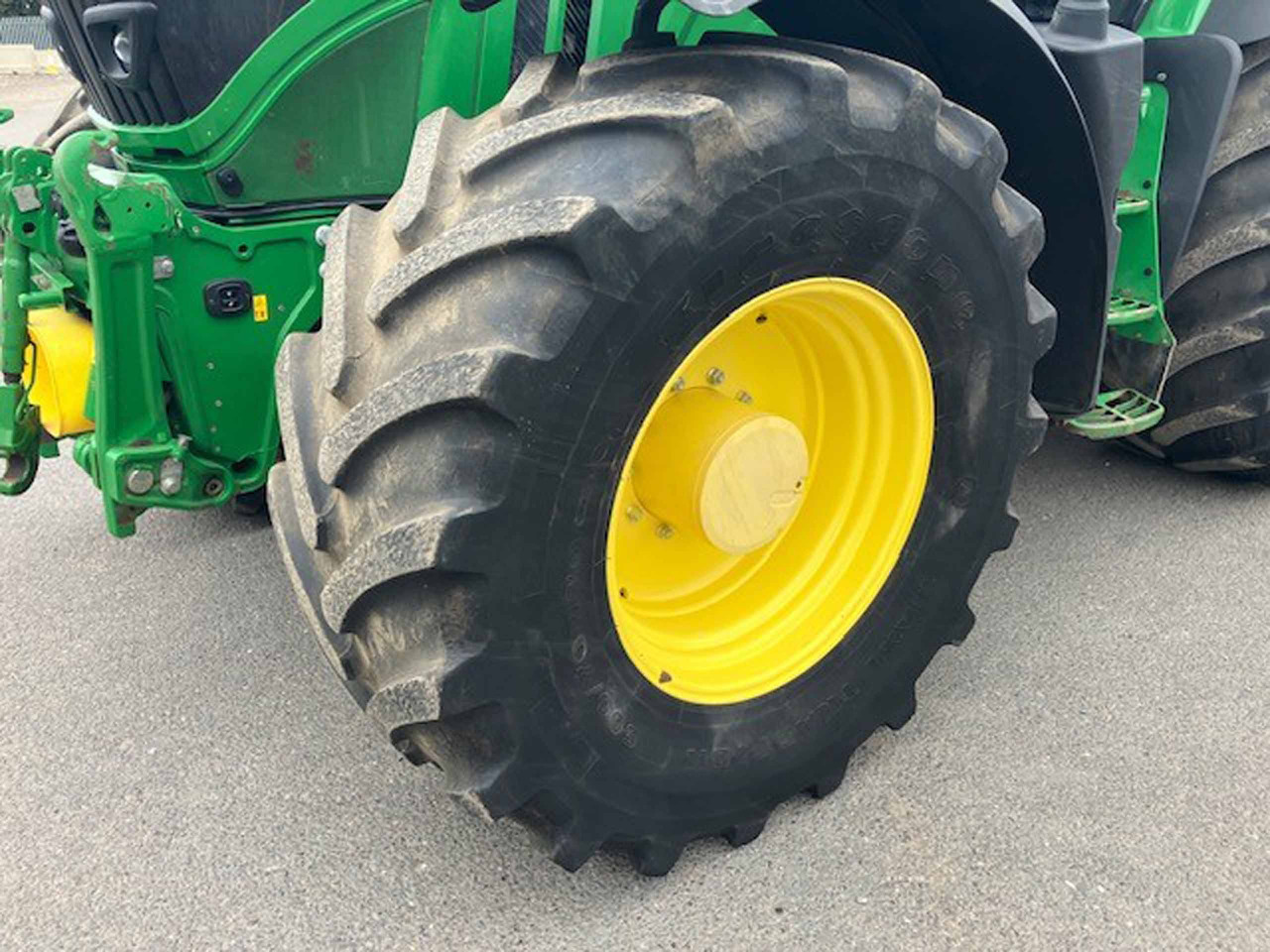 John Deere 6250R - Farm tractor: picture 2 John Deere 6250R - Farm tractor: picture 2