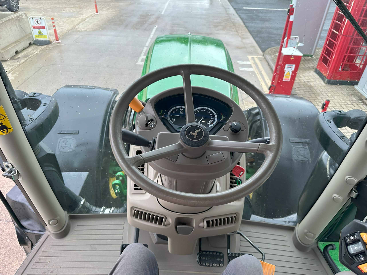 John Deere 6250R - Farm tractor: picture 2 John Deere 6250R - Farm tractor: picture 2