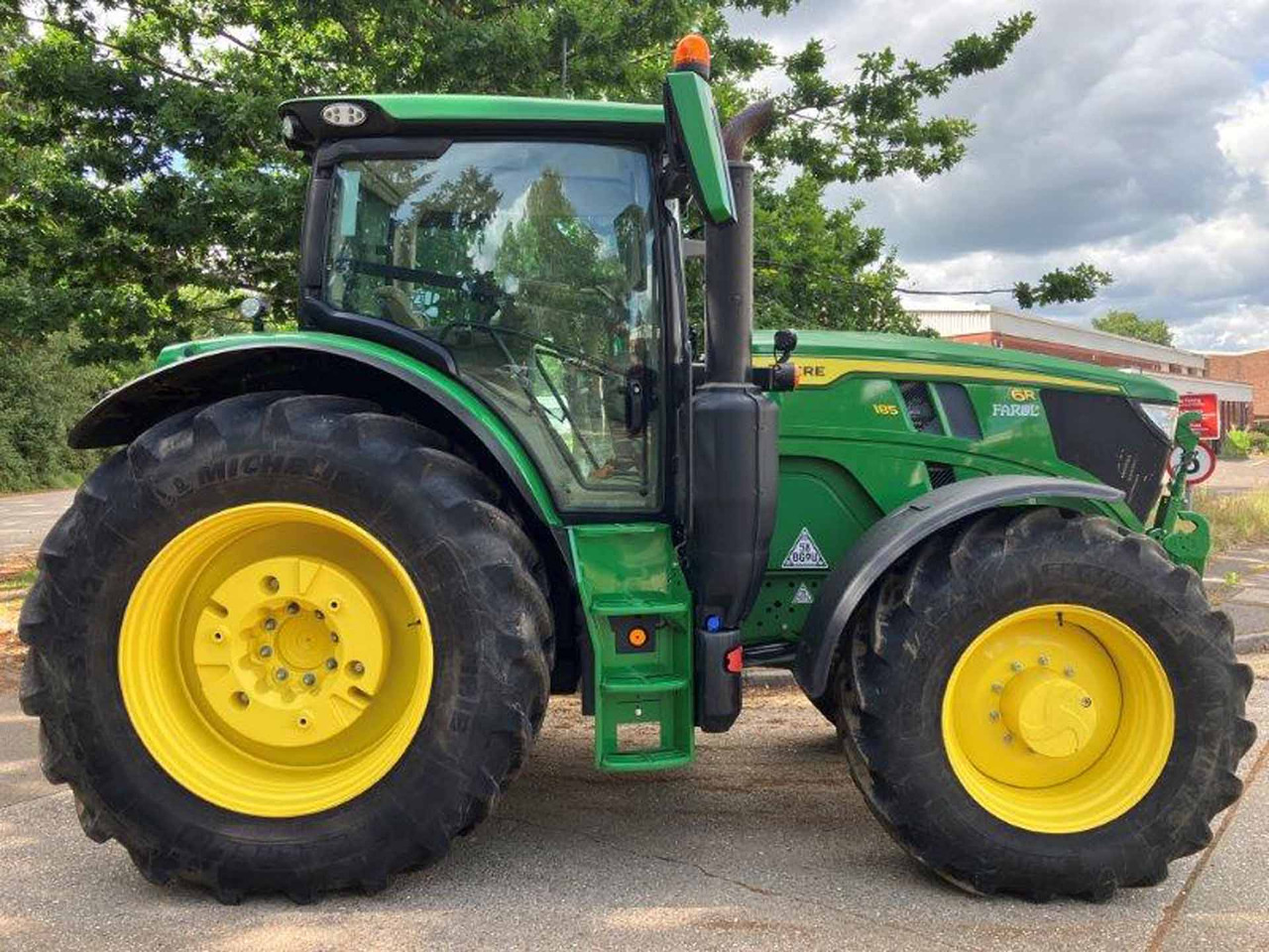 John Deere 6R 185 - Farm tractor: picture 3 John Deere 6R 185 - Farm tractor: picture 3