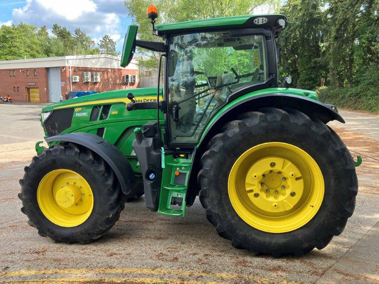 John Deere 6R 185 - Farm tractor: picture 1 John Deere 6R 185 - Farm tractor: picture 1