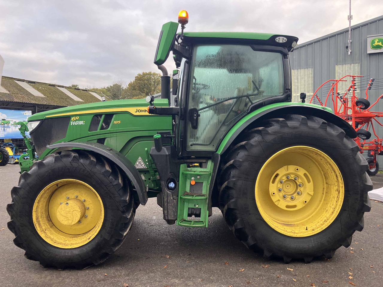John Deere 6R 185 - Farm tractor: picture 2 John Deere 6R 185 - Farm tractor: picture 2