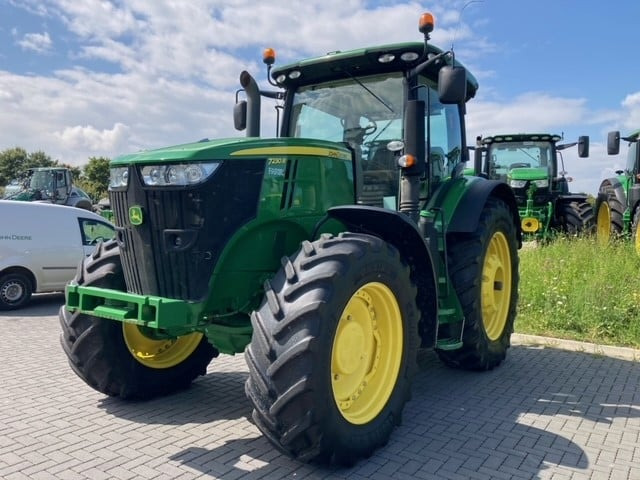 John Deere 7230R - Farm tractor: picture 1 John Deere 7230R - Farm tractor: picture 1