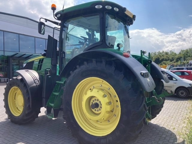 John Deere 7230R - Farm tractor: picture 4 John Deere 7230R - Farm tractor: picture 4