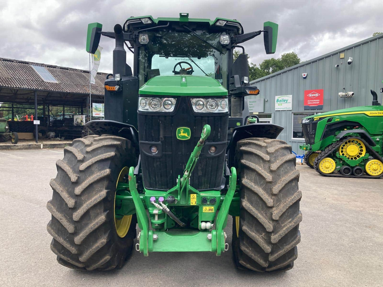 John Deere 7R 270 - Farm tractor: picture 2 John Deere 7R 270 - Farm tractor: picture 2