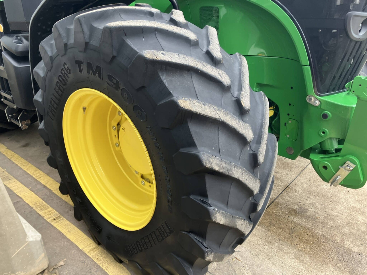 Farm tractor John Deere 7R 310: picture 20