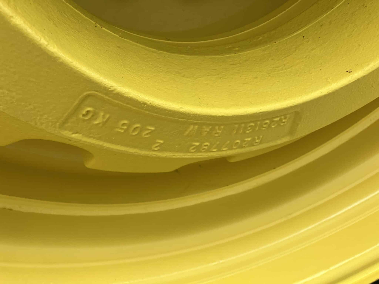 Farm tractor John Deere 7R 310: picture 19