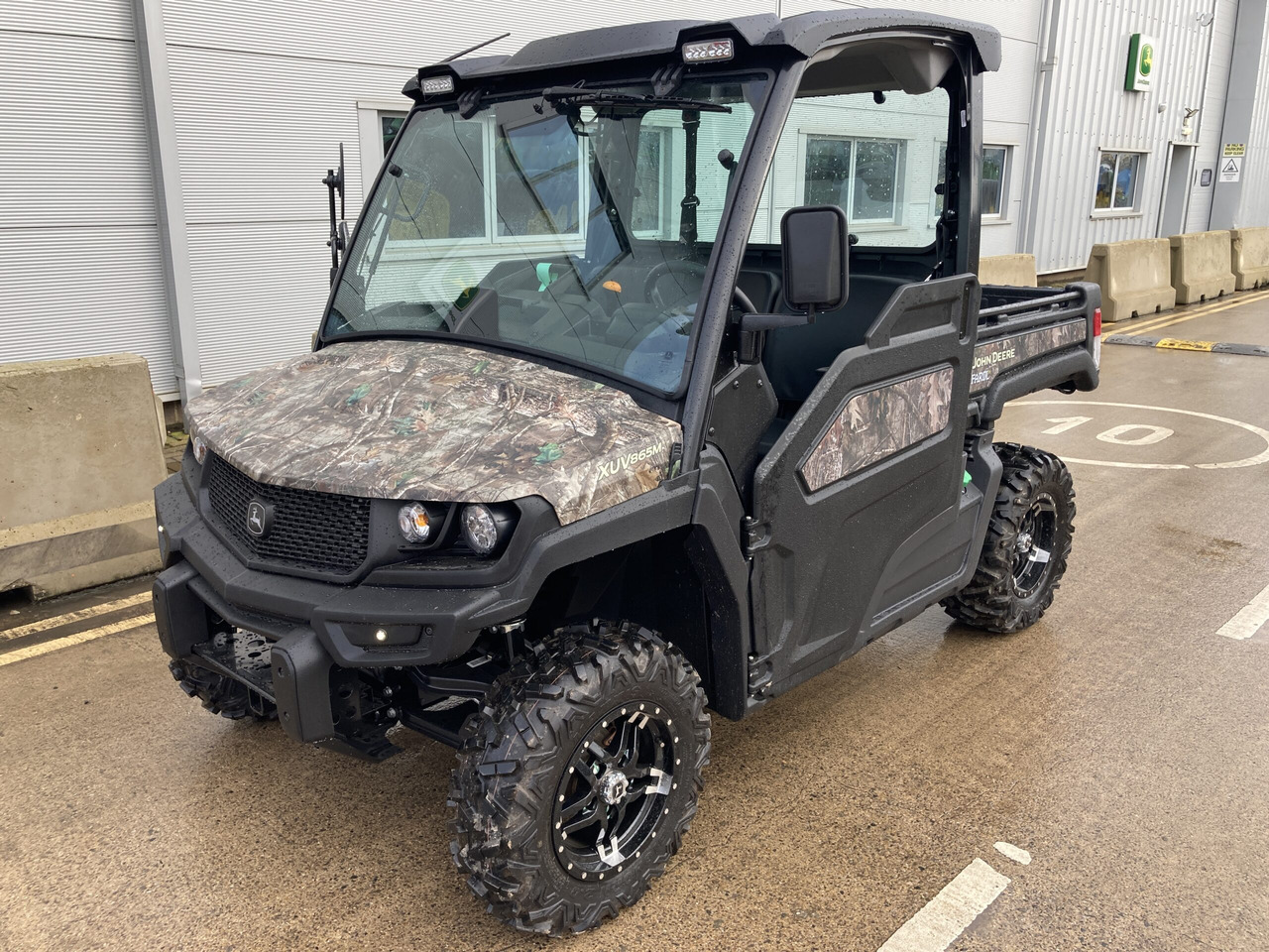 John Deere XUV865M Gator - Side-by-side/ ATV: picture 1 John Deere XUV865M Gator - Side-by-side/ ATV: picture 1