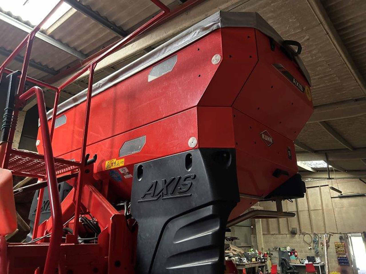 Kuhn Axis 40.2 H-EMC-W - Fertilizer spreader: picture 3 Kuhn Axis 40.2 H-EMC-W - Fertilizer spreader: picture 3