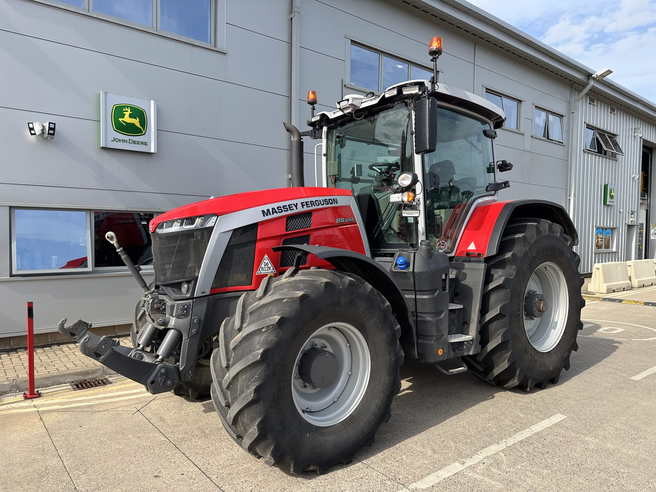 Massey Ferguson 8S.245 - Farm tractor: picture 1 Massey Ferguson 8S.245 - Farm tractor: picture 1