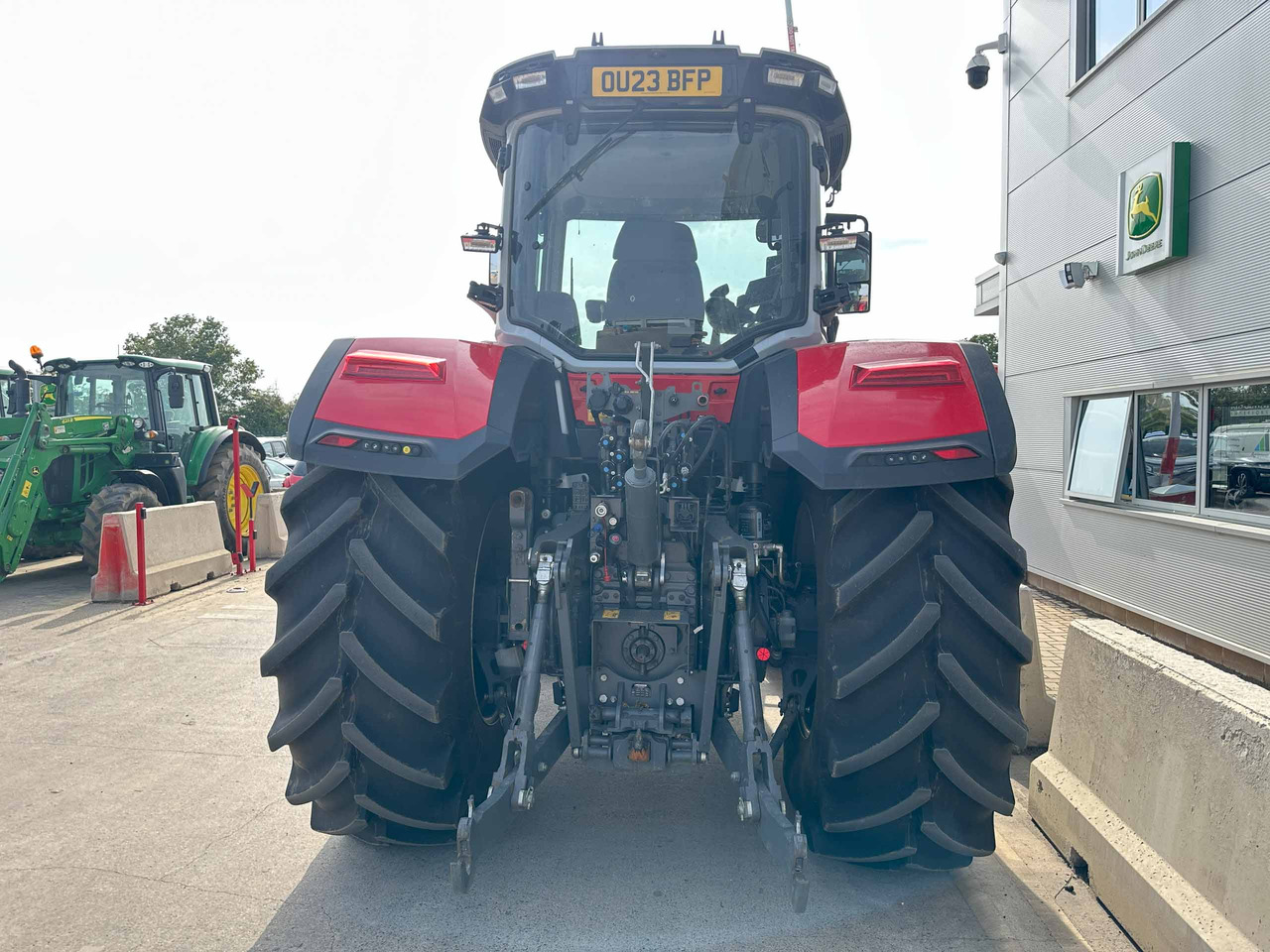 Massey Ferguson 8S.245 - Farm tractor: picture 4 Massey Ferguson 8S.245 - Farm tractor: picture 4