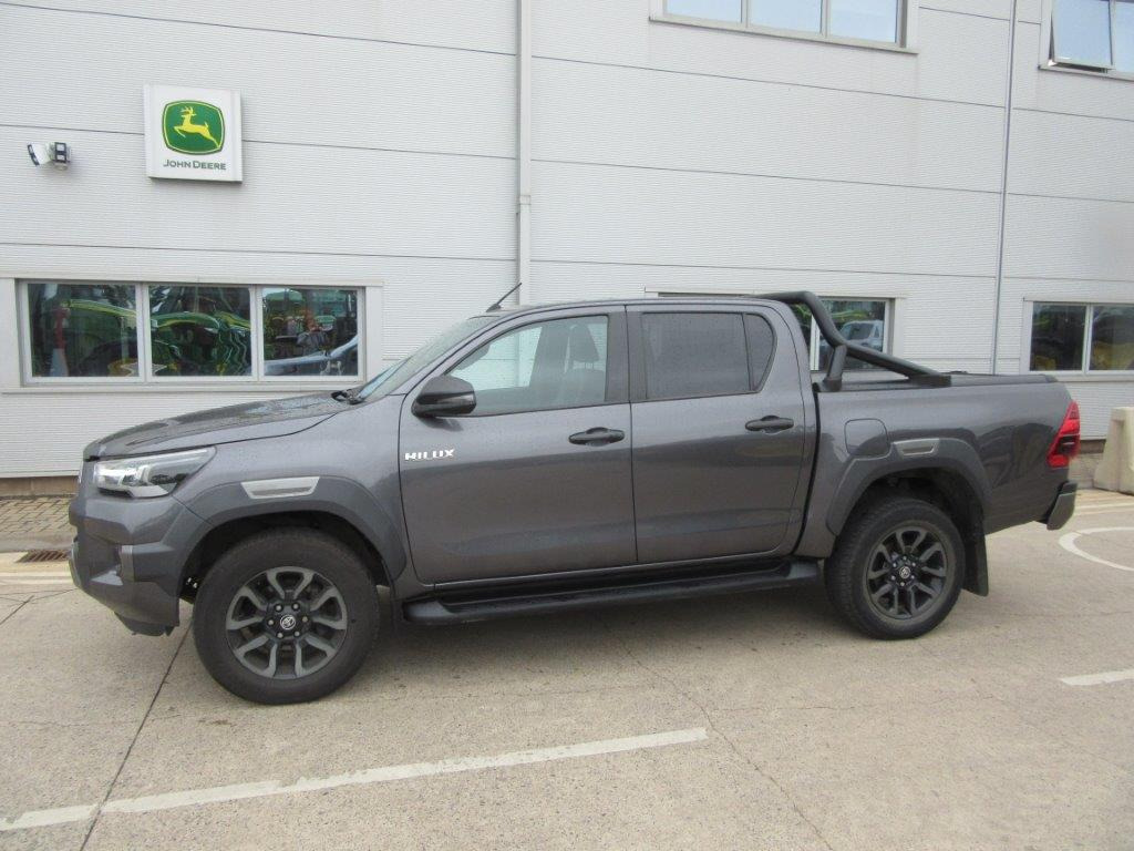 Toyota Hilux Invincible X - Pickup truck: picture 3 Toyota Hilux Invincible X - Pickup truck: picture 3