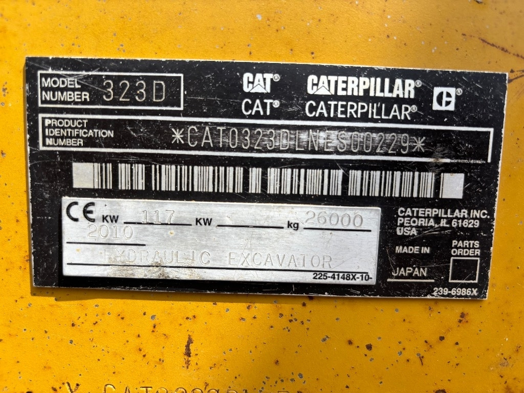 Crawler excavator CAT 323 D LN: picture 6
