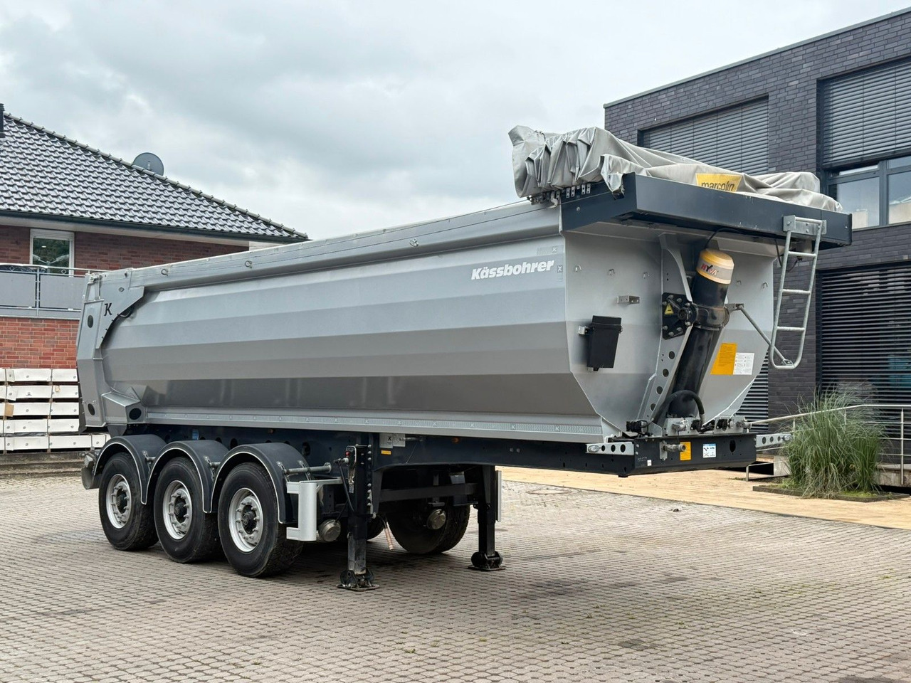 Kässbohrer Hydraulische Klappe Plane Kipper - Tipper semi-trailer: picture 1 Kässbohrer Hydraulische Klappe Plane Kipper - Tipper semi-trailer: picture 1
