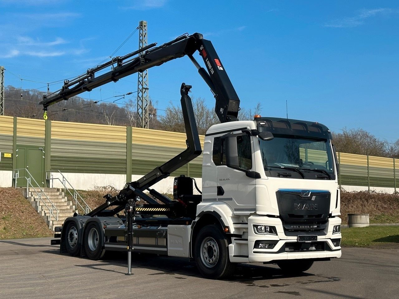Hook lift truck, Crane truck MAN TGS 26.470 6x2 Abrollkipper + Kran Hiab 228-4: picture 10