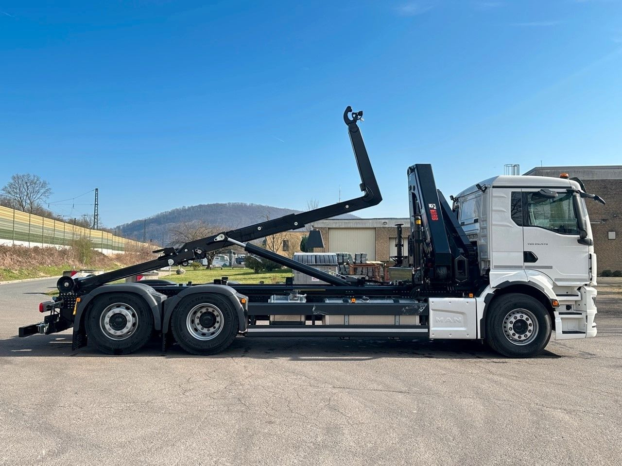 Hook lift truck, Crane truck MAN TGS 26.470 6x2 Abrollkipper + Kran Hiab 228-4: picture 12