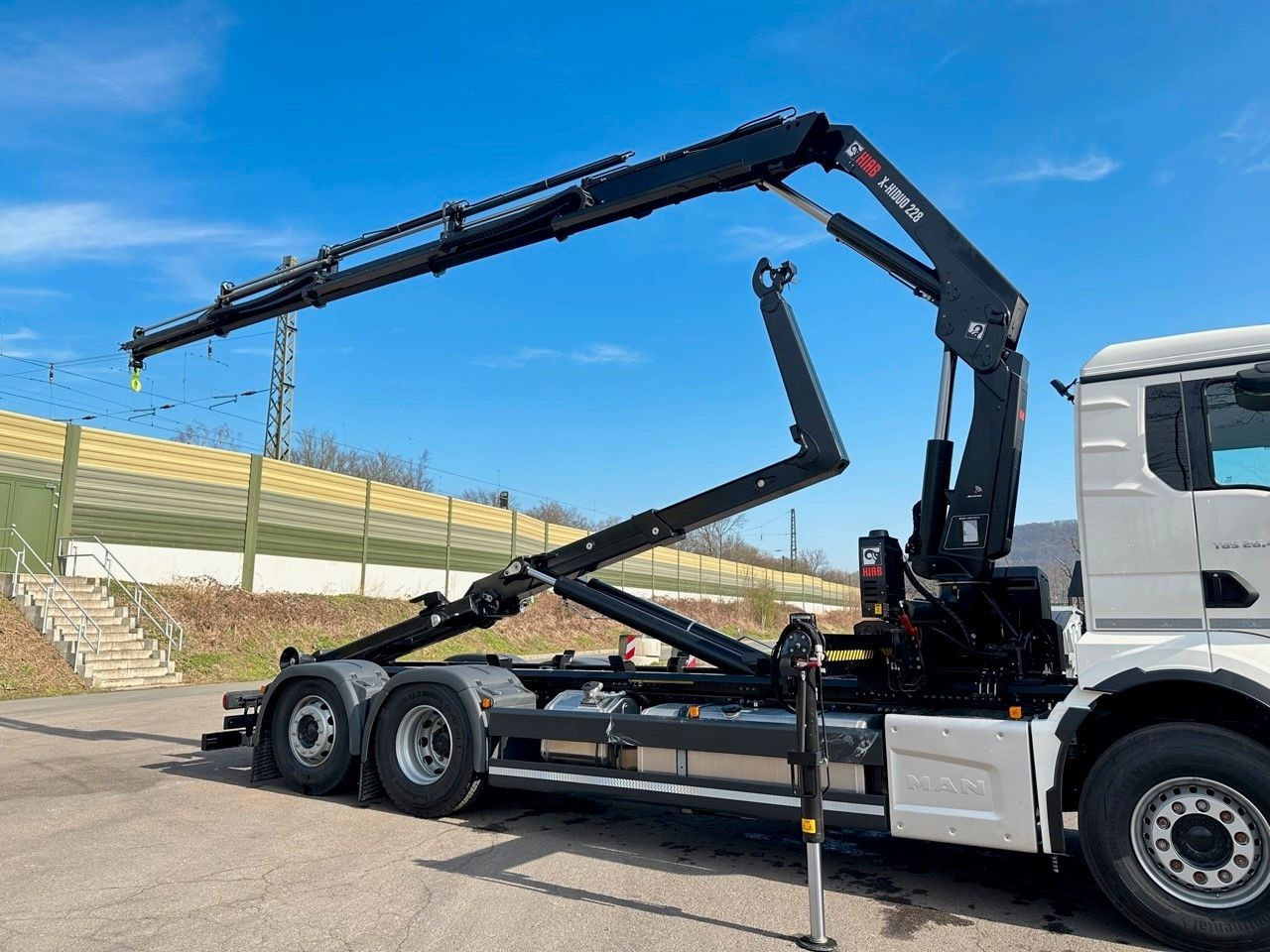 Hook lift truck, Crane truck MAN TGS 26.470 6x2 Abrollkipper + Kran Hiab 228-4: picture 9