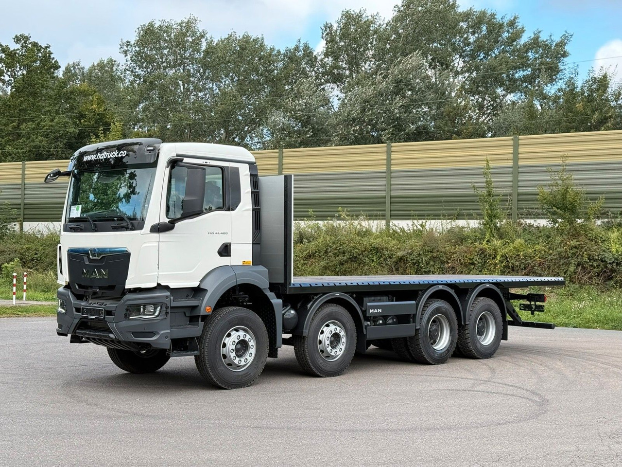 MAN TGS 41.400 BB 8X4 - Dropside/ Flatbed truck: picture 1 MAN TGS 41.400 BB 8X4 - Dropside/ Flatbed truck: picture 1