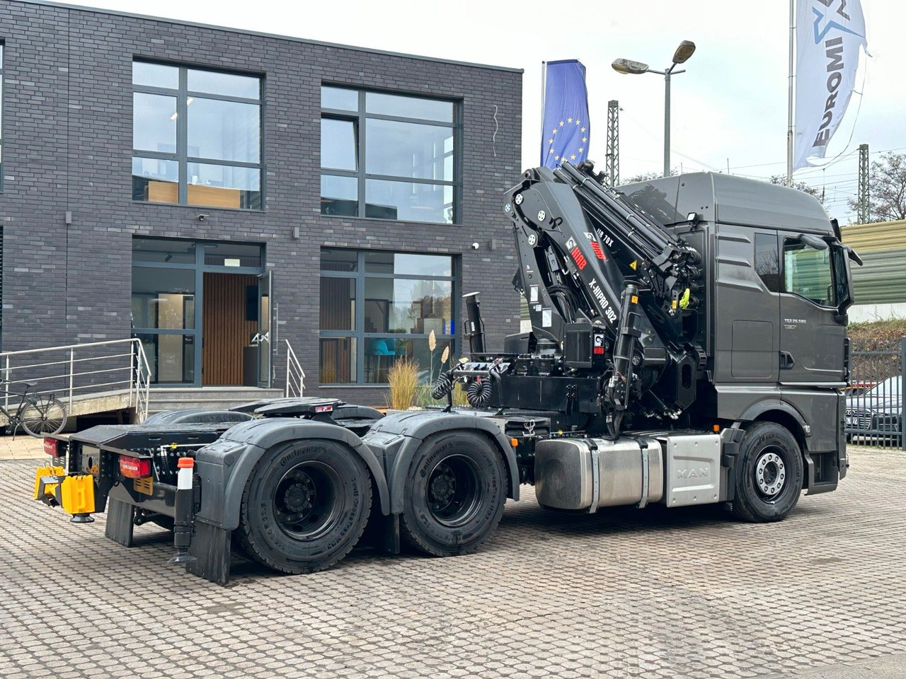 Crane truck MAN TGX 26.580 6x4 Kran Hiab 302-6 + Jib-4: picture 9
