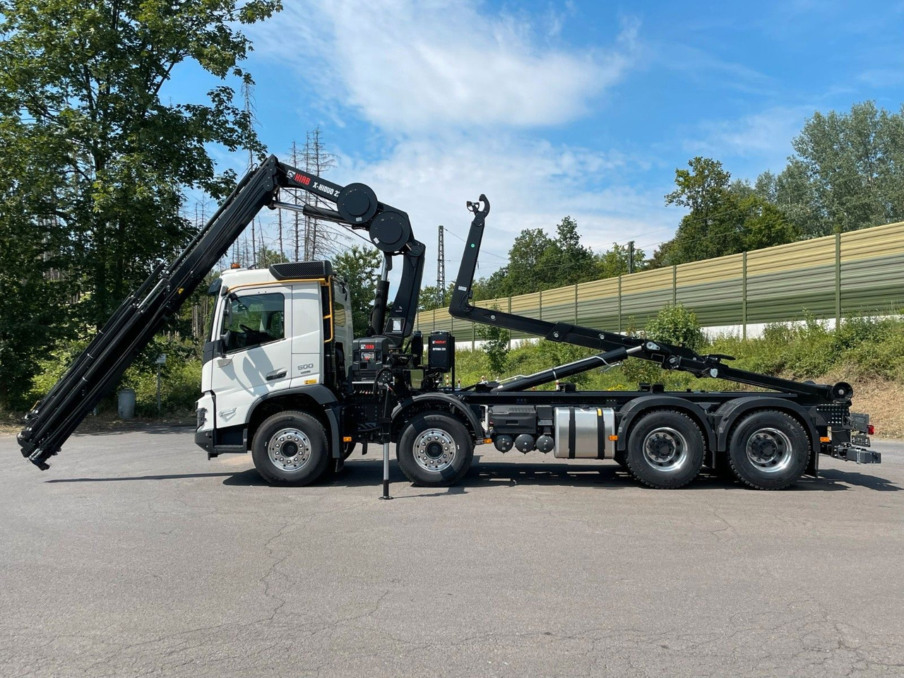 Hook lift truck, Crane truck Volvo FMX 500 8x4 Abrollkipper + Kran Hiab 228-6: picture 11